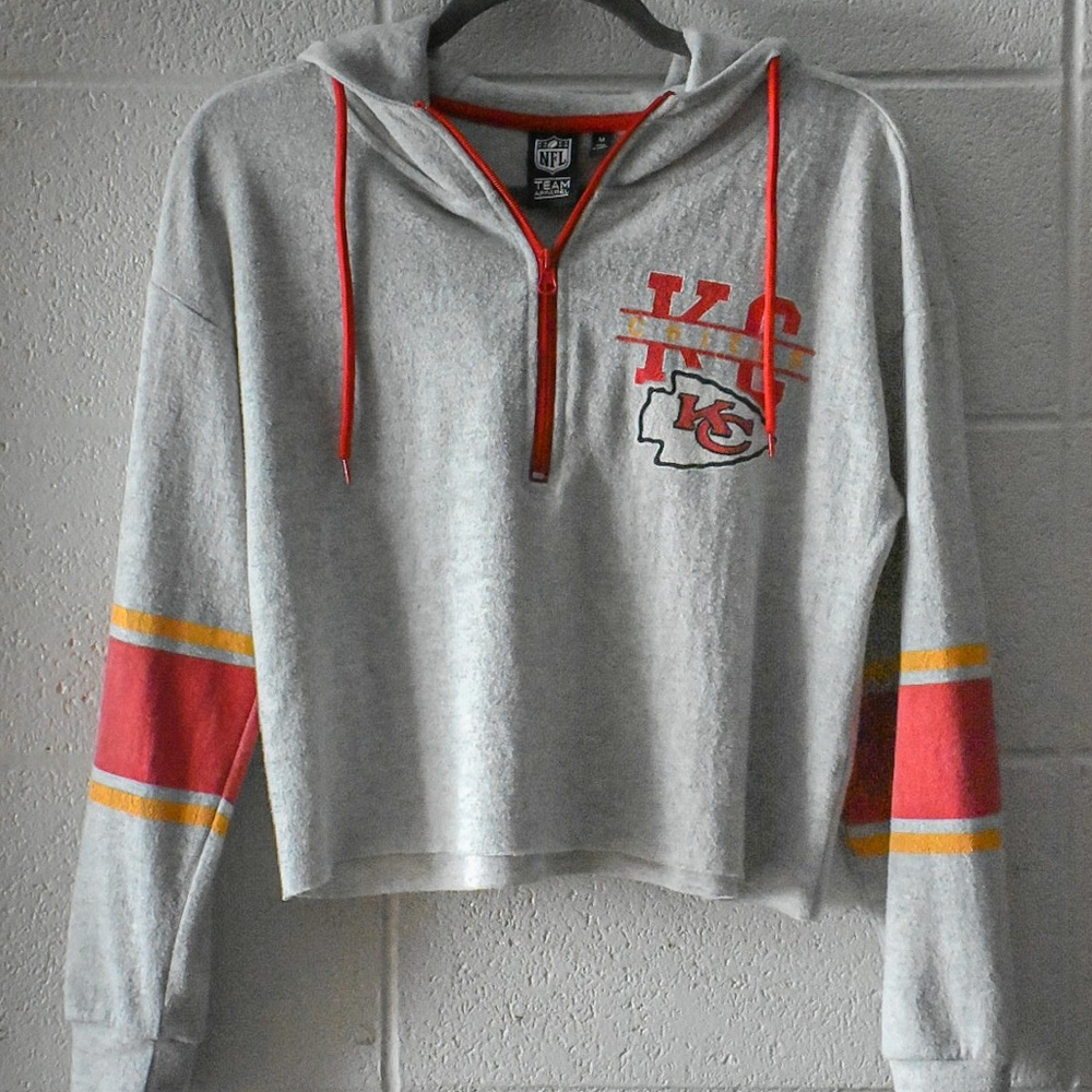 Cute NFL crop top! Great for football season!